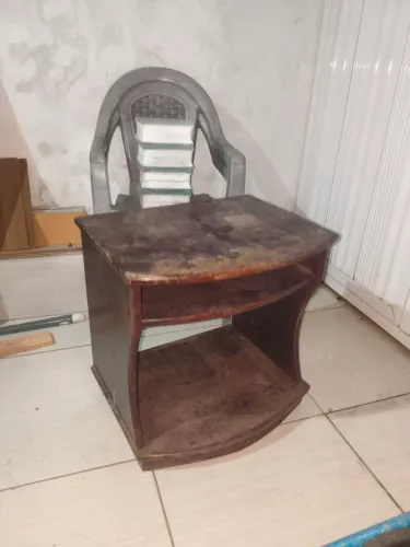 CRIADO MUDO