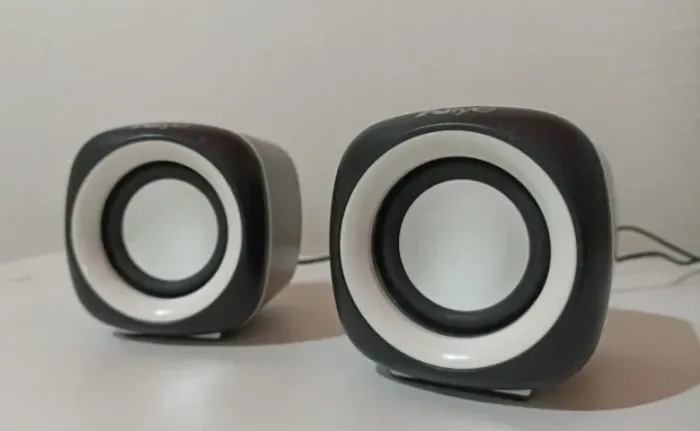 Caixa de Som PC Niye Estéreo 2,5W 3,5mm Preto