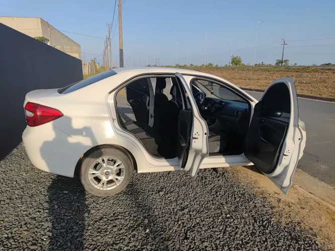 Ford KA+ Sedan 1.5 SEL 16V Flex 4P 2015