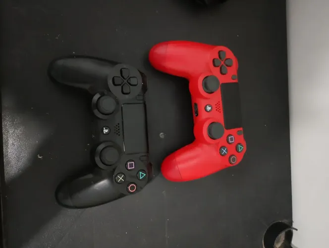 Dois controles de ps4 originais