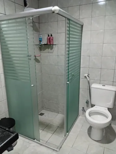 Vende-se dóis box medindo 1mt o outro 1.20mt