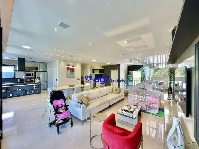 Casa em condomínio de alto padrão na Granja Viana, com 4 suítes e 8 vagas, 483 m²!