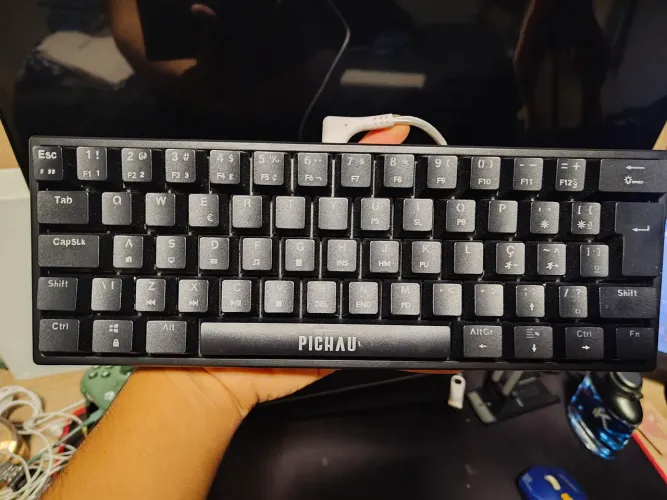 Teclado Mecânico Gamer Pichau V60 Compacto (Perfeito Estado)