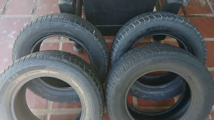 4 Pneus Ecosport 205/65 R15 - Ótimo Estado