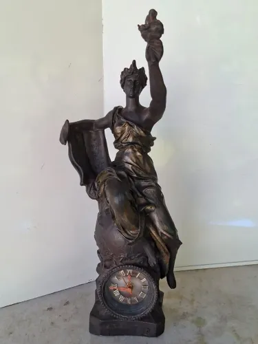 Estátua Deusa antiga 