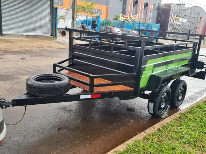 "Carreta comprimento 2.50 de mt por 1,50 Largura mplacamento $ 9800 somente essa semana"