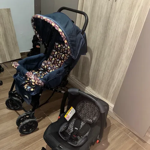 Vendo Carrinho de Bebê modelo Stillus + Bebê Conforto da marca Cosco.