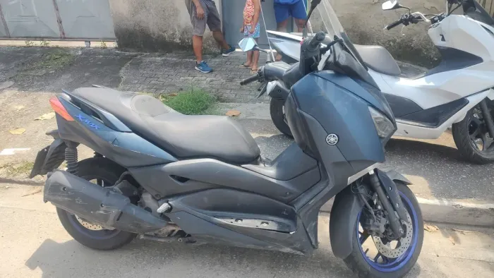 Xmax 2023. Bem conservada.