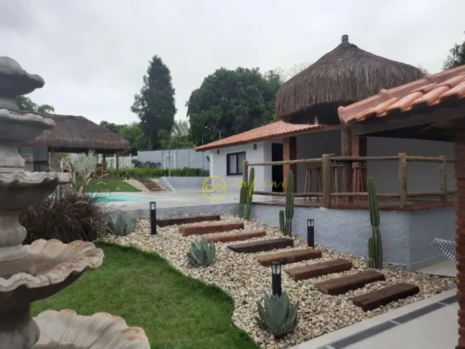 Chácara mobiliada com 4 quartos, sendo 1 suíte à venda, 1566 m² por R$ 1.600.000 - Residen