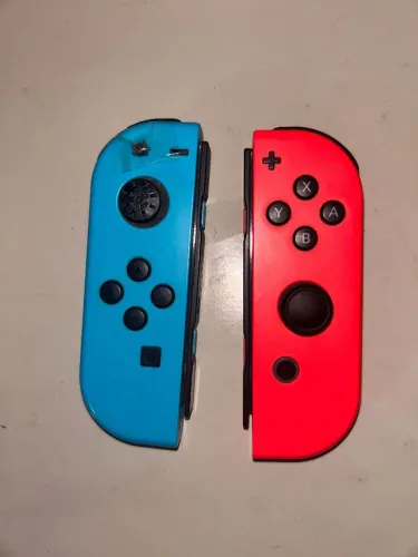 Joy-Con Nintendo Switch (Vermelho OK / Azul p/ Reparo)