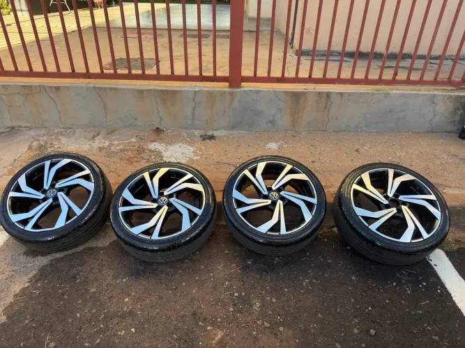 Rodas aro 17 (jetta) e pneu 205/40/17 aptany