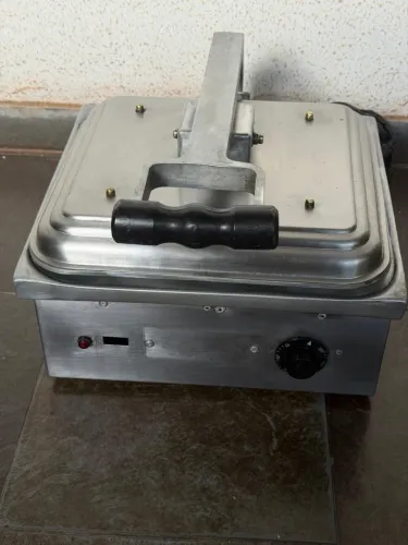 Sanduicheira prensa Croydon 220v