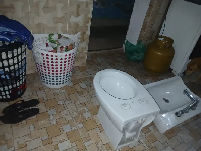 Vendo uma pia e um vazo usado excelente