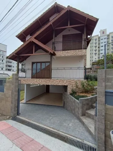 Casa com 4 dormitórios à venda, 192 m² por R$ 2.000.000,00 - Itacorubi - Florianópolis/SC