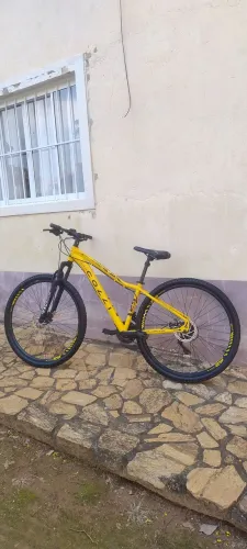 Mountain Bike Colli Aro 29 Amarela / Câmbios Shimano / Freio a Disco