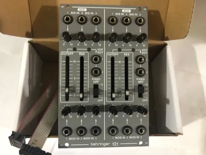 BEHRINGER 121 DUAL VCF 2 FILTROS COM 6 ENTRADAS ÁUDIO 4 SAÍDAS PARA SINTETIZADOR MODULAR