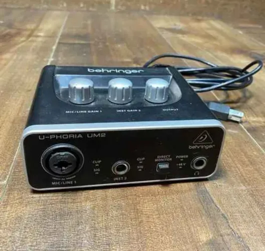 INTERFACE DE AUDIO BEHRINGER U-PHORIA UM2