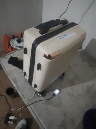 Vendo mala usada somente uma vez.