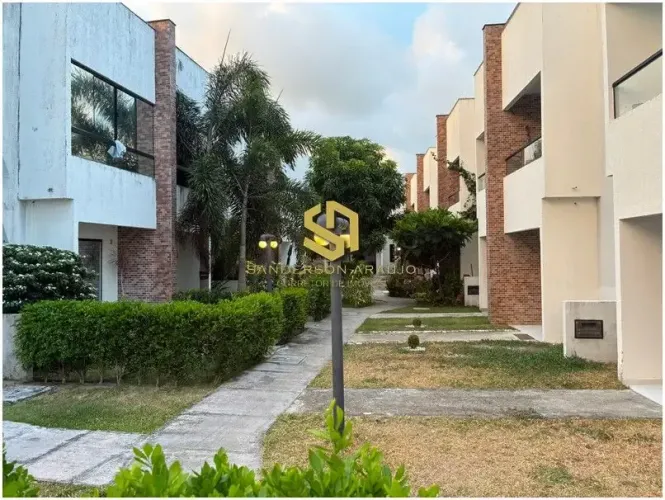 BELÍSSIMA CASA EM CONDOMÍNIO FECHADO