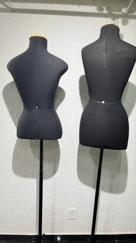 Manequins busto com pedestal - preto