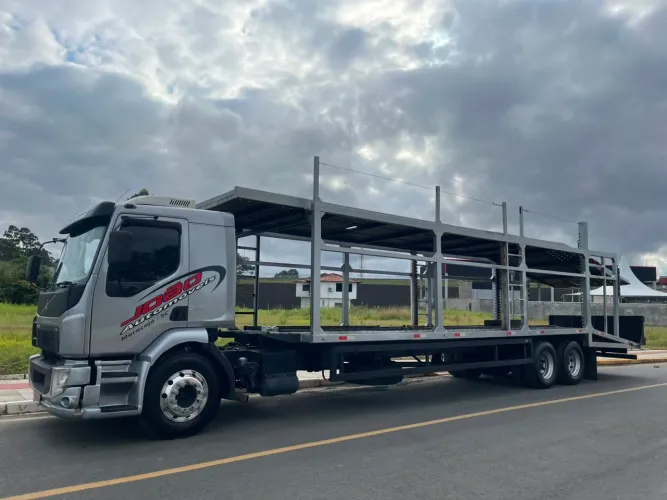Cegonha Volvo VM23-240 para 6 carros