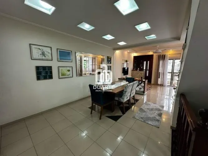 Casa à venda em Santos-SP, no bairro Aparecida, com 6 quartos, 2 suítes e 195m² de área. C