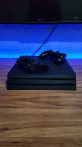 Ps4 Pro Desbloqueado 2TB c\ 2 controles !!!
