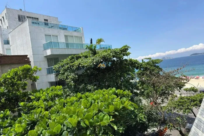 Leblon | Quadra da Praia | Andar Alto com Vista Mar e 2 Vagas REF: IPAP5489
