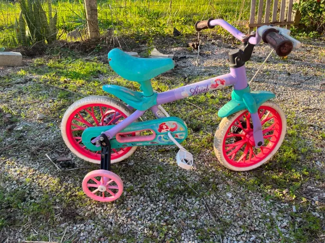 Bicicleta infantil pequena - precisa trocar kit de rodinhas