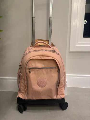 Mochila rosa de rodinha,marca:Menino e Meninaw