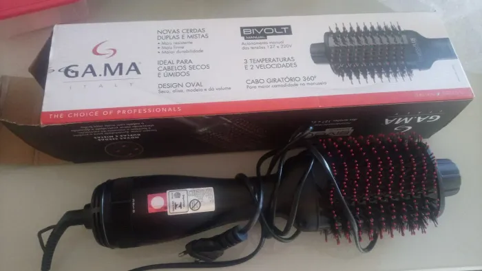 Vendo escova secadora/modeladora usada somente 3 vezes . Esta na caixa e plastico bolha