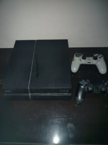 Vende-se Playstation 4 FAT seminovo
