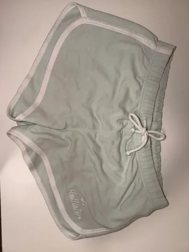short moletom verde hollister