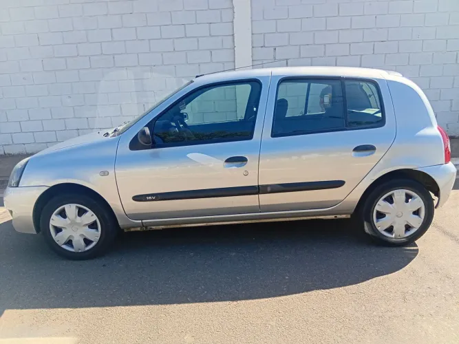 Renault Clio Hi-flex 1.0 16V 5P 2011