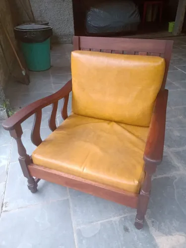 Poltrona antiga solitária