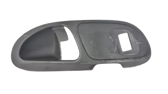 Moldura maçaneta interna traseira Direita VW Gol/Parati G3 99-05 (C/ DETALHE)