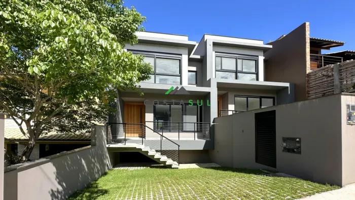 Casa Nova com Vista Panorâmica e 3 Suítes no Bairro Panorâmico
