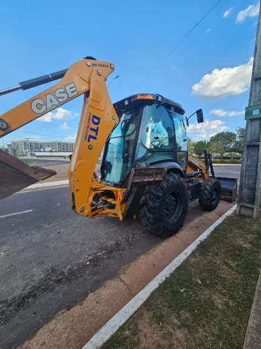 Retroescavadeira Case 580HD