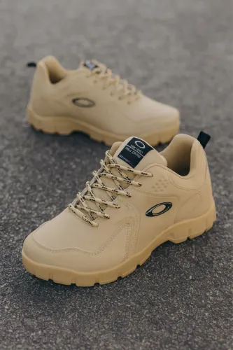 Bota Oakley stratus bege