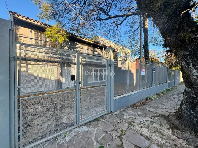 Casa comercial com 300m², amplo pátio, excelente localização, no bairro