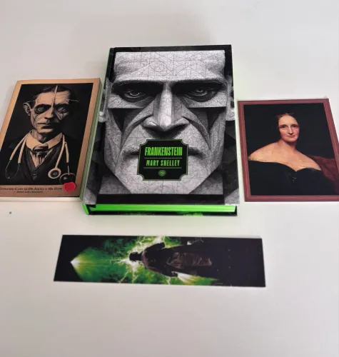 Livro Frankenstein + livro pequeno + Card e marcador .