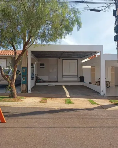 Casa à venda no Condomínio Moradas dos Ipês, 2 quartos
