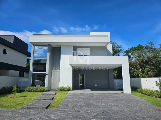 Casa em condomínio com 3 suítes em Ratones, Florianópolis