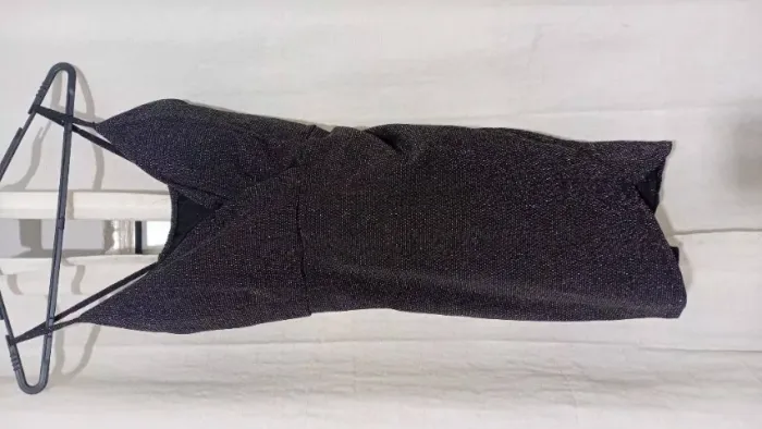 Vestido preto com brilhos