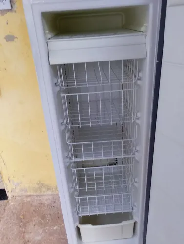 Vende Frrize Congelado muito 260. Litros Nuca foi mesida em Nada. Motor gais original ok.