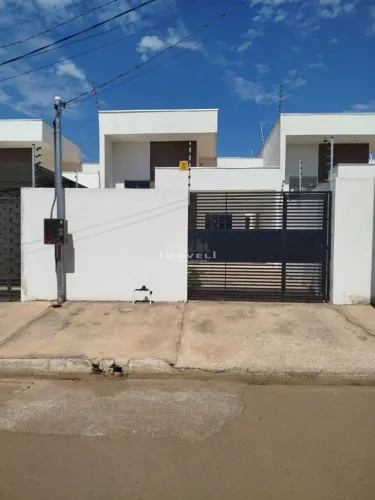 CASA NO BAIRRO CANELAS
