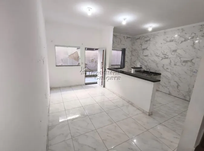 Casa em condomínio fechado com 02 dormitórios, no Bairro Caiçara!