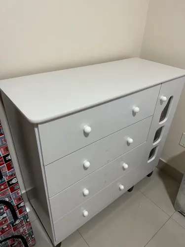 Cômoda Infantil Branca com Gavetas e Nichos