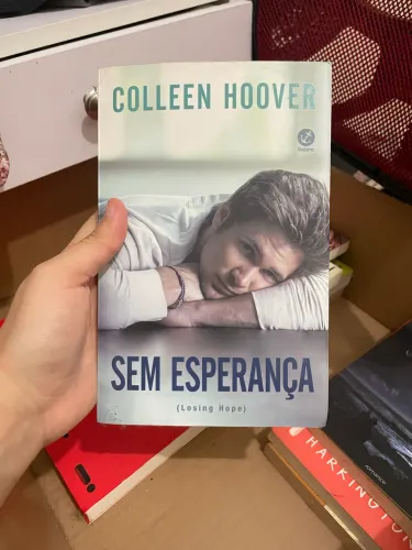 LIVRO USADO - COLLEEN HOOVER