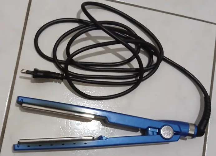 Prancha titanium MQ (com defeito).